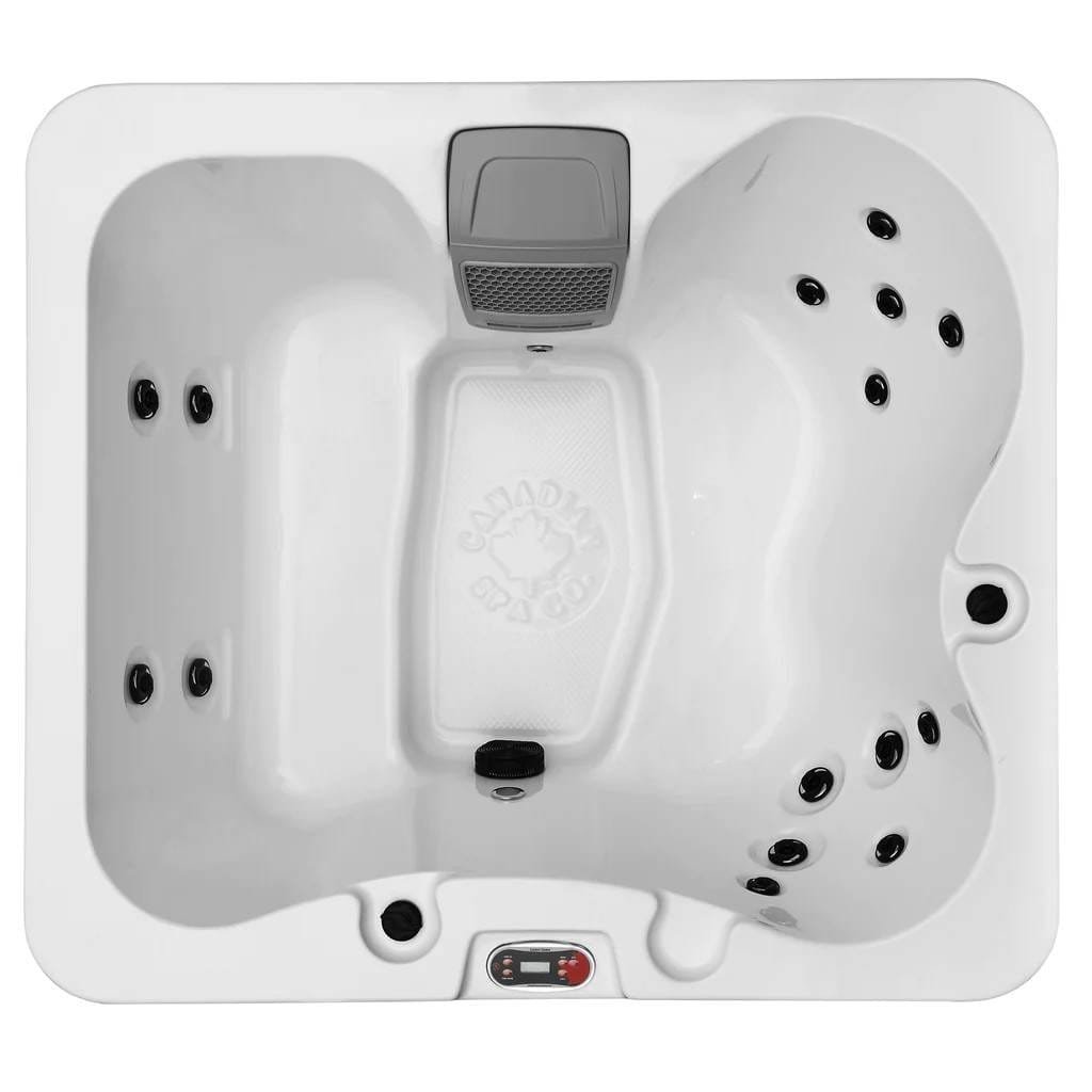 Manitoba 4-person hot tub for hire